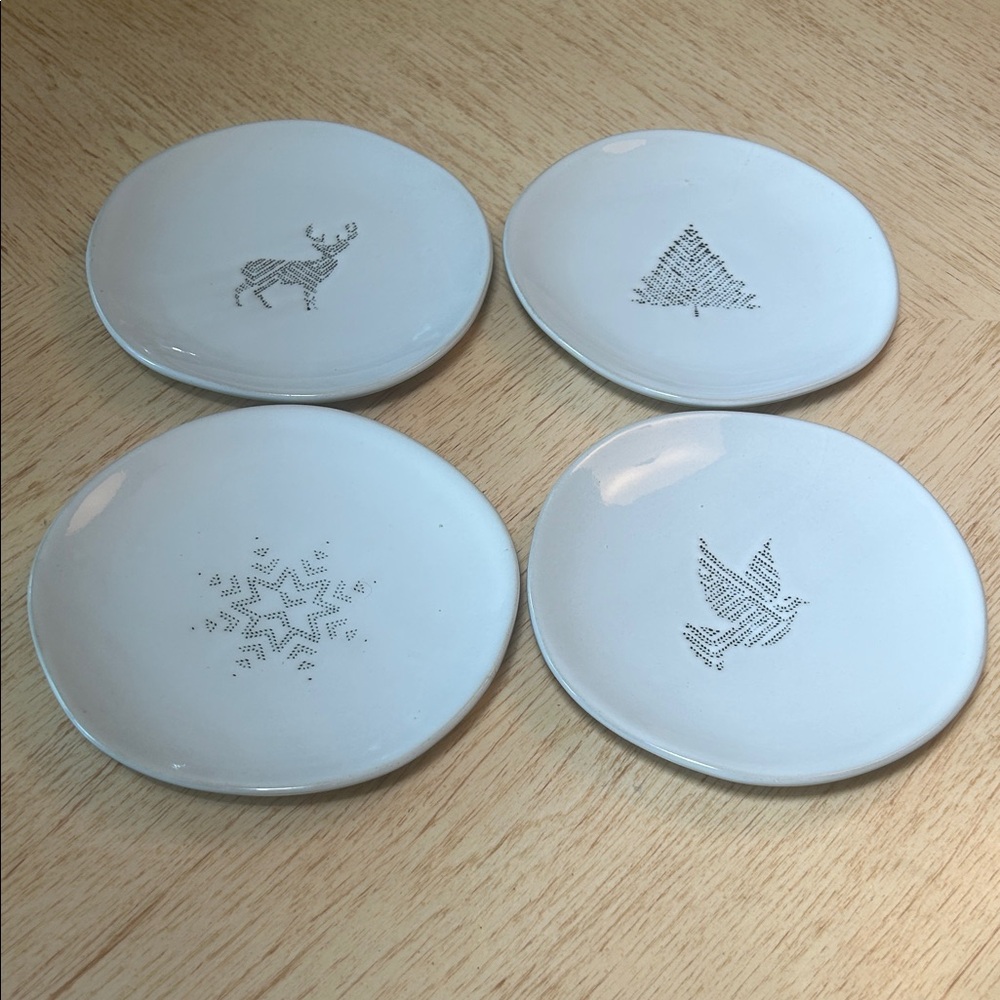 Hearth & Hand Magnolia Christmas Desert Plates (4) NWOT